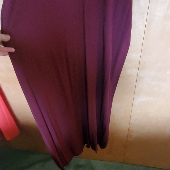 Maroon maxi dress with pockets - Picture 2 of 3